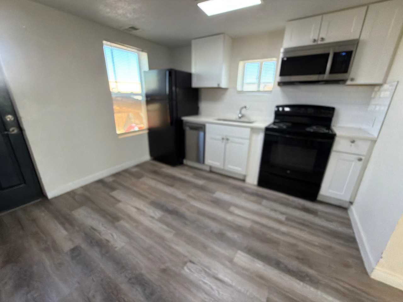 817 1st St #A - Photo 6 of 17