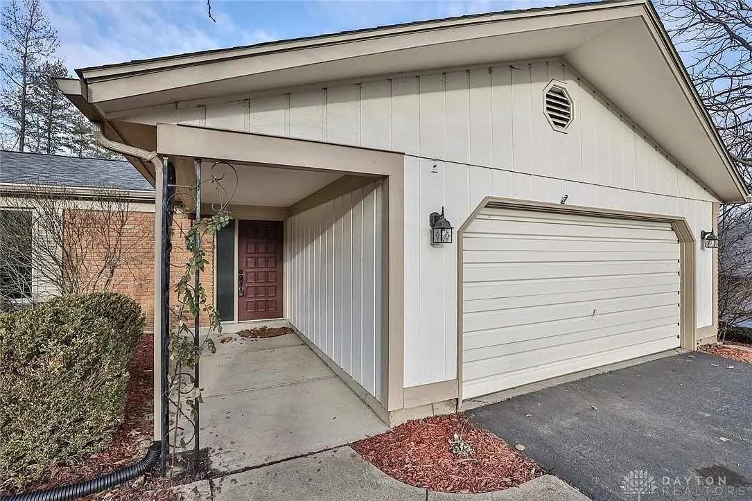 6881 Walnut Creek Ct - Photo 2 of 18