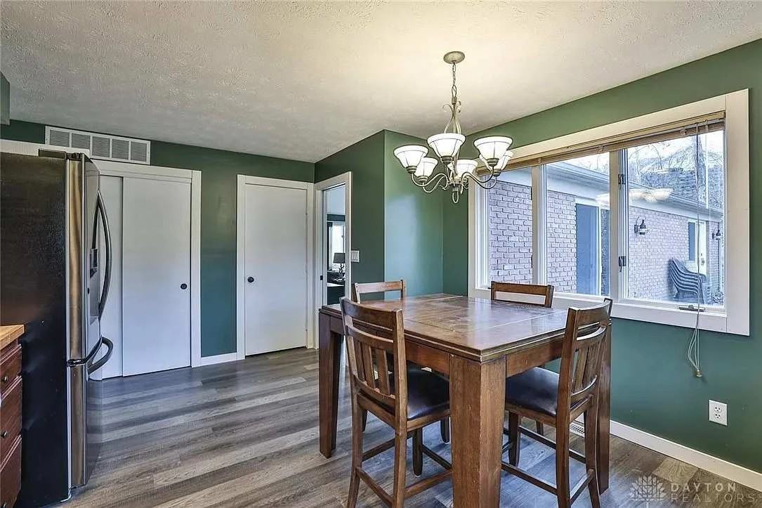 6881 Walnut Creek Ct - Photo 3 of 18