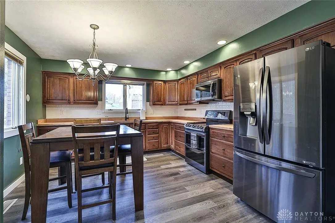 6881 Walnut Creek Ct - Photo 5 of 18