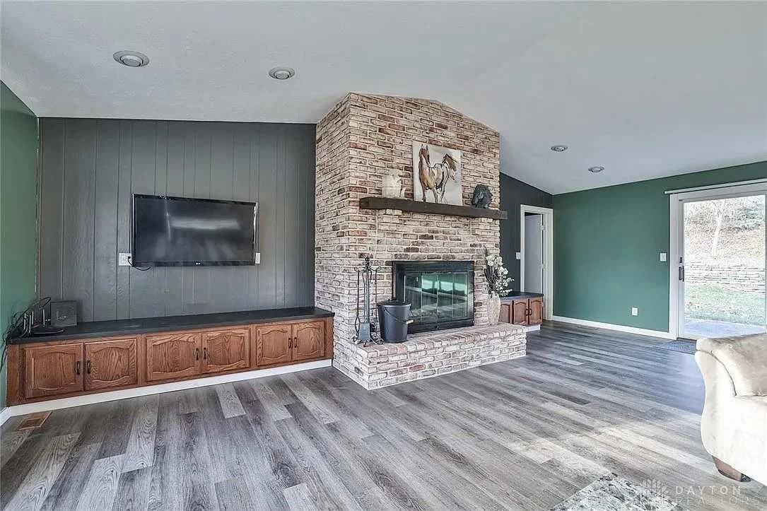 6881 Walnut Creek Ct - Photo 7 of 18