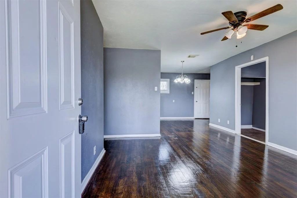 9506 Sierra Dr - Photo 2 of 15