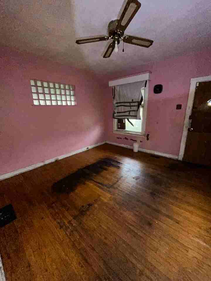 4922 Davison Ave - Photo 4 of 18