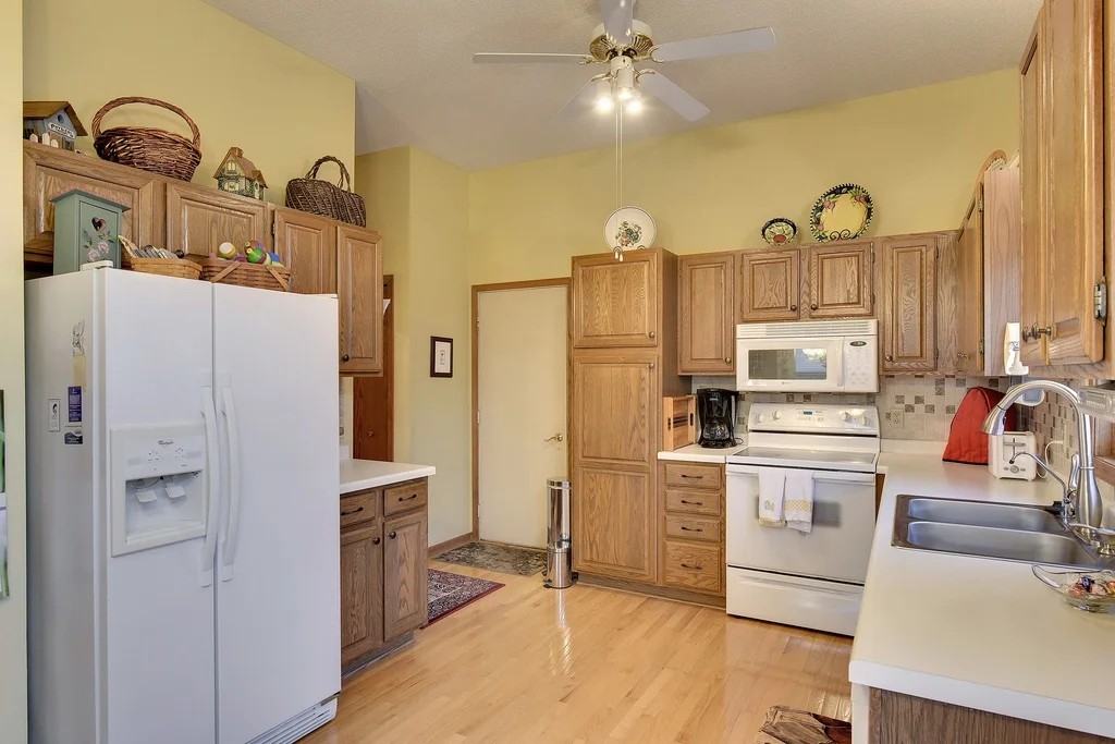 6460 Devonshire Dr - Photo 3 of 7