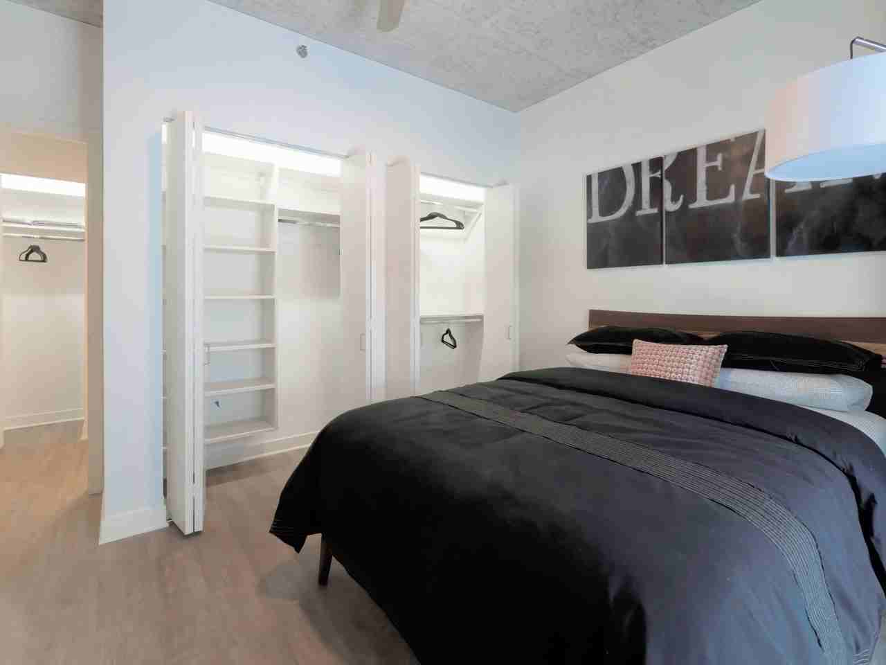 430 E Ohio St - Photo 4 of 11