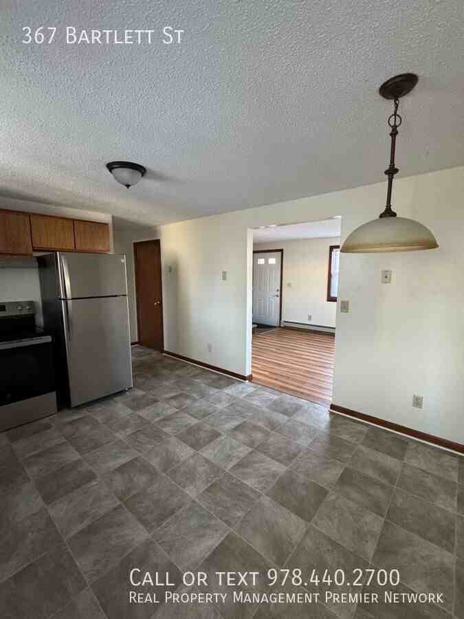 367 Bartlett St - Photo 6 of 23