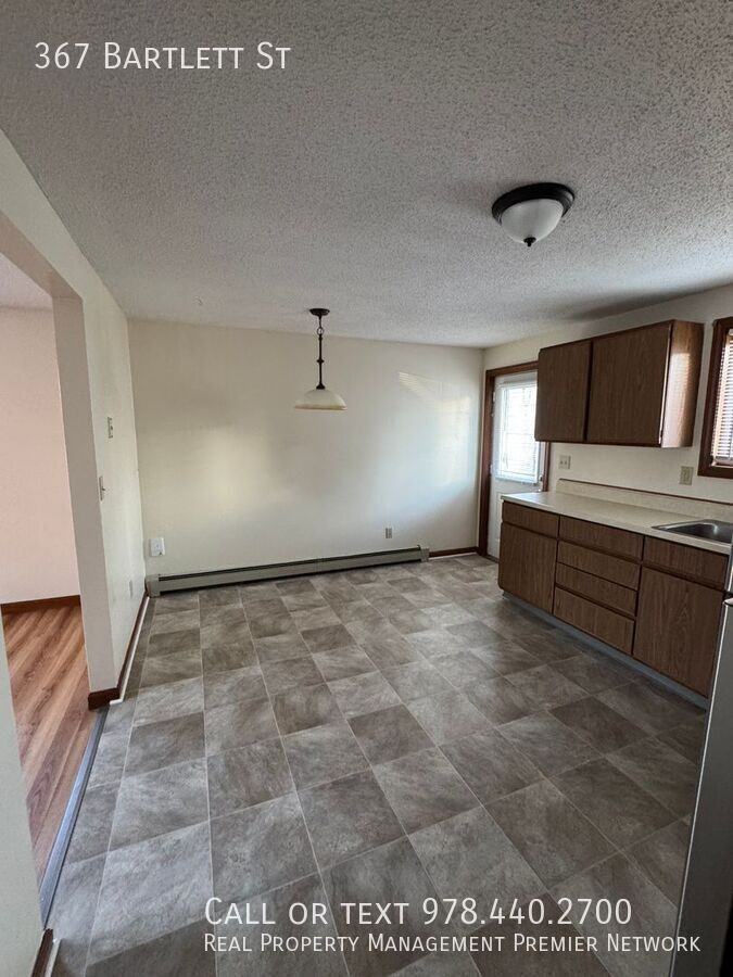 367 Bartlett St - Photo 7 of 23