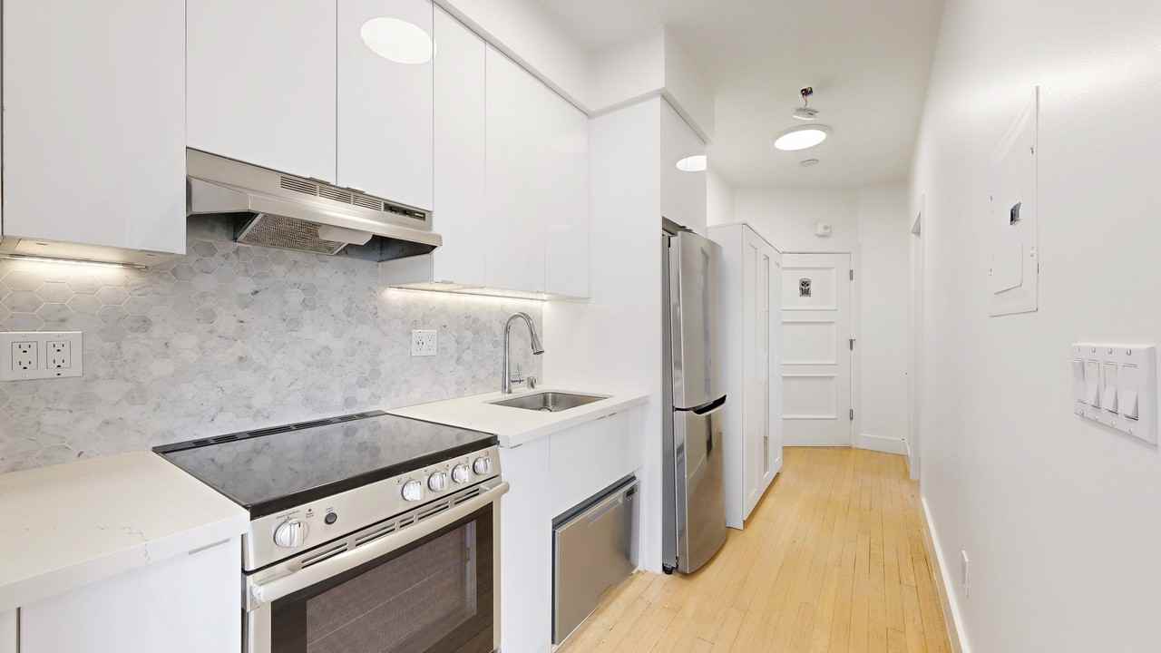 17 Hermann St #305 - Photo 2 of 9