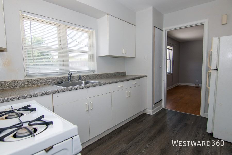 1949 Hickory Rd #2E - Photo 5 of 6