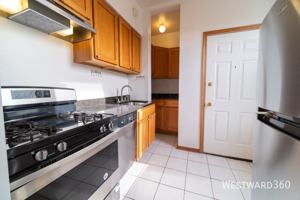 featured image of 3555 W Sunnyside Ave #3