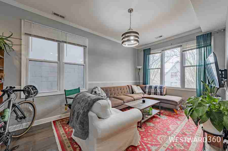 1733 N Artesian Ave #3 - Photo 2 of 25