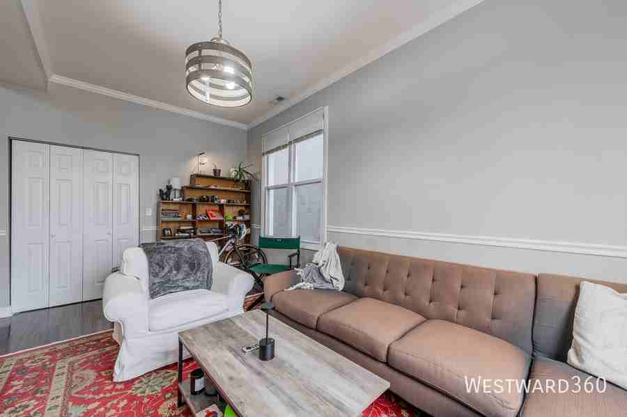 1733 N Artesian Ave #3 - Photo 5 of 25