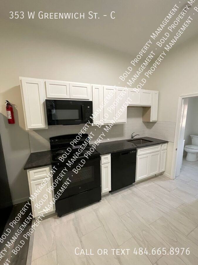 353 W Greenwich St #C - Photo 4 of 9