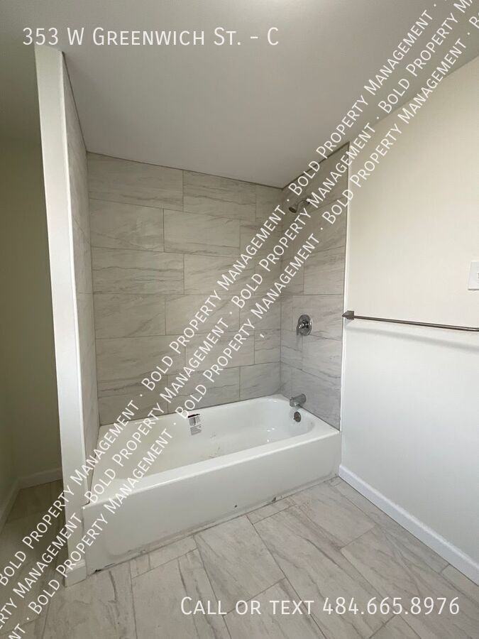 353 W Greenwich St #C - Photo 5 of 9