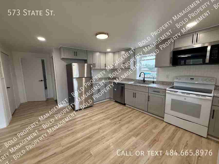 573 State St - Photo 6 of 16