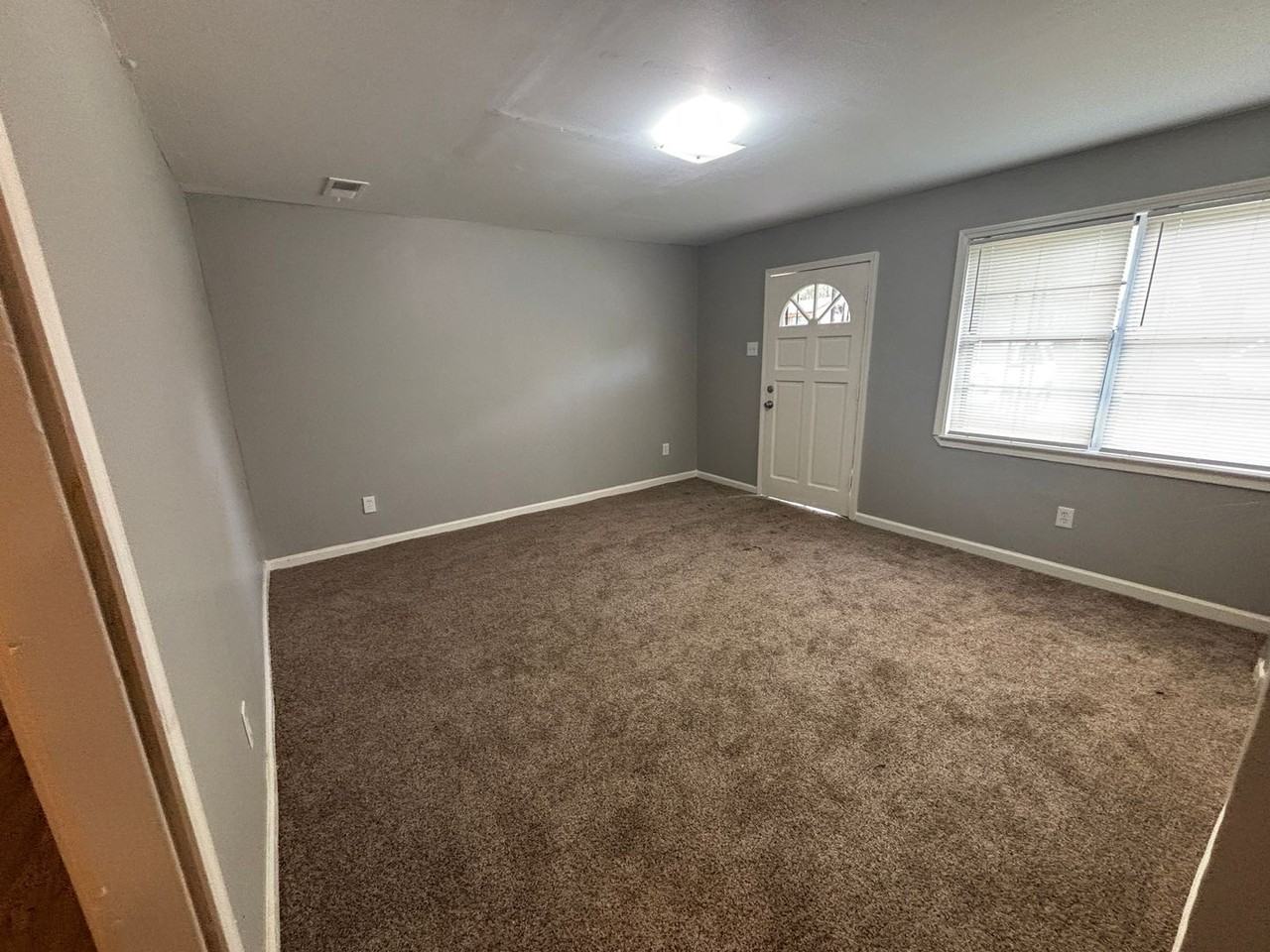 4268 Glenbrook St - Photo 3 of 21