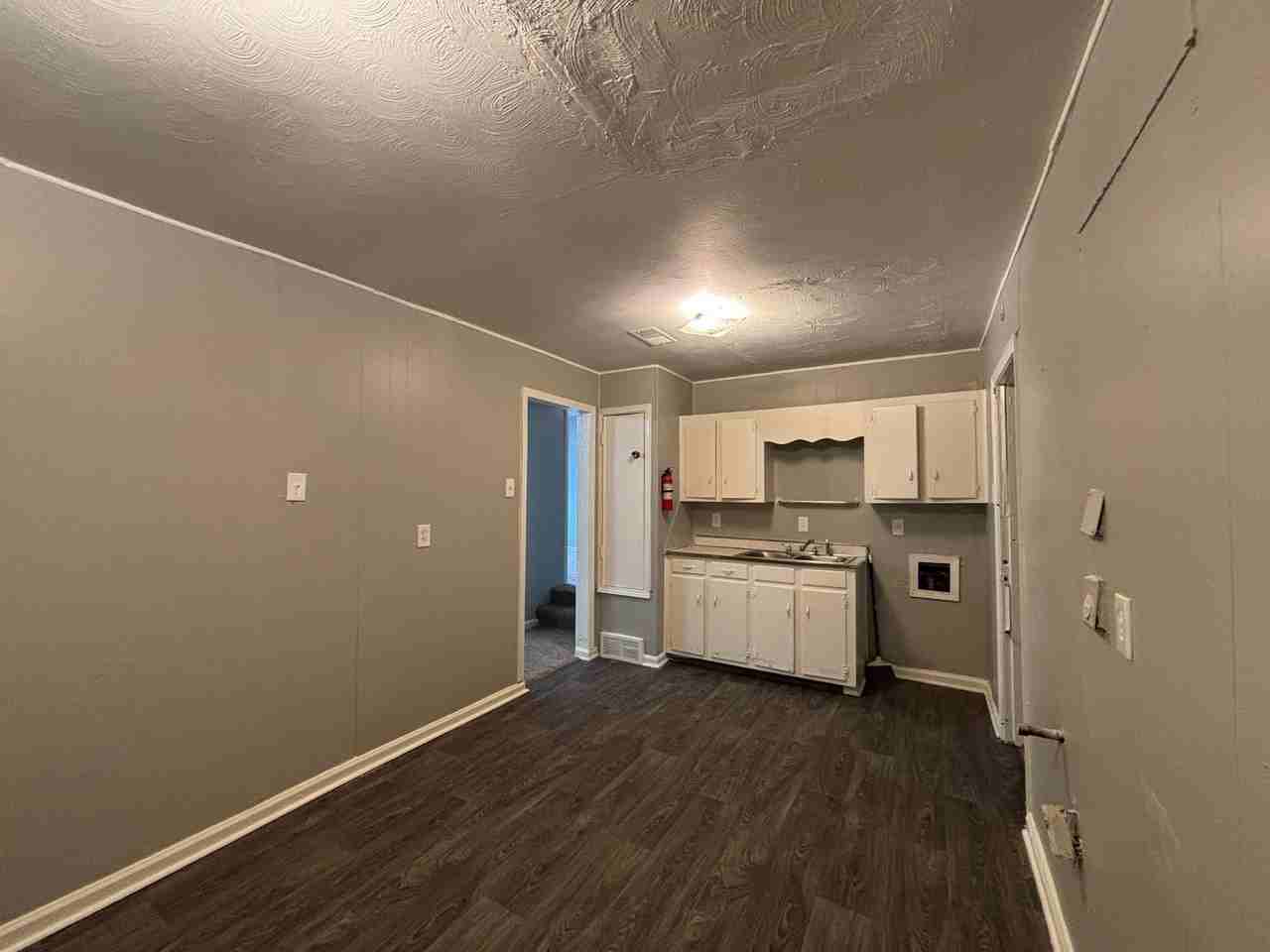 4268 Glenbrook St - Photo 4 of 21