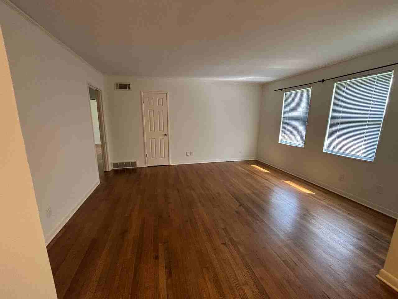 4884 Sea Isle Rd - Photo 5 of 19