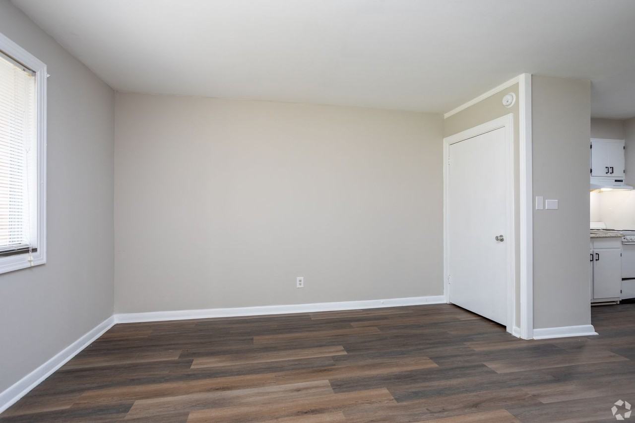 206 S Elm St #F - Photo 3 of 17