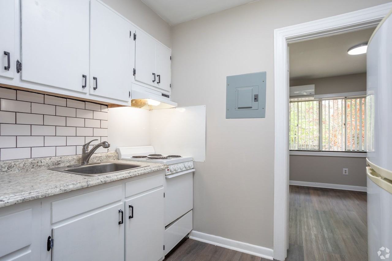 206 S Elm St #F - Photo 5 of 17