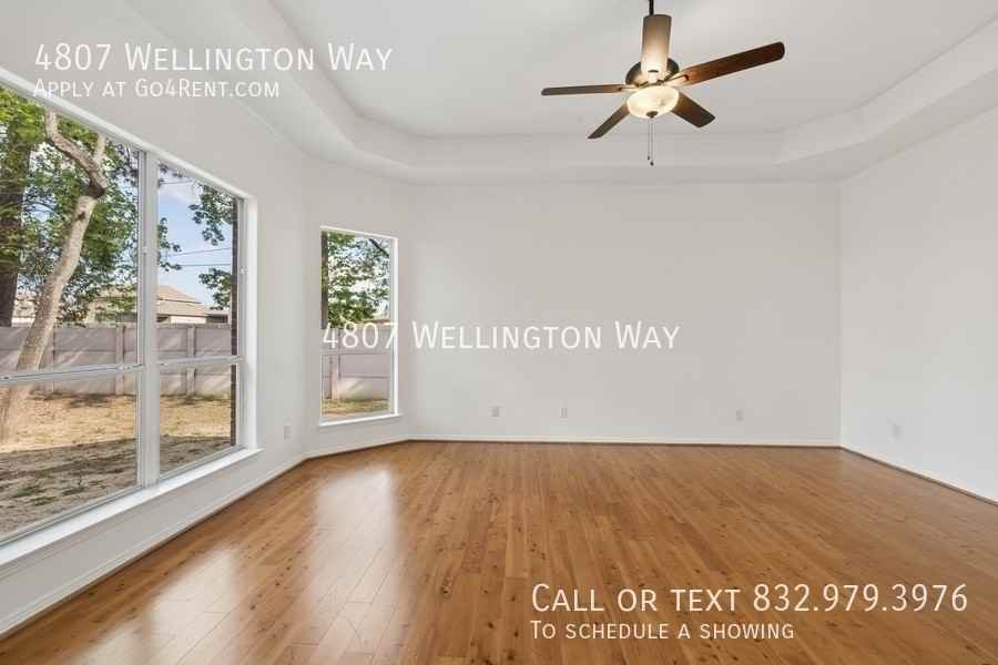 4807 Wellington Way - Photo 4 of 50