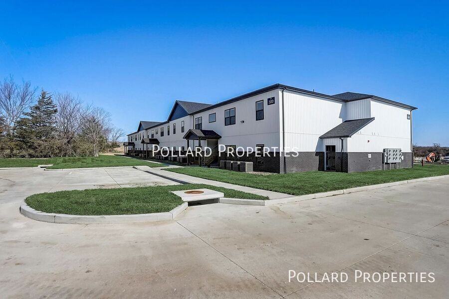 517 Parkview Dr #517 - Photo 2 of 50