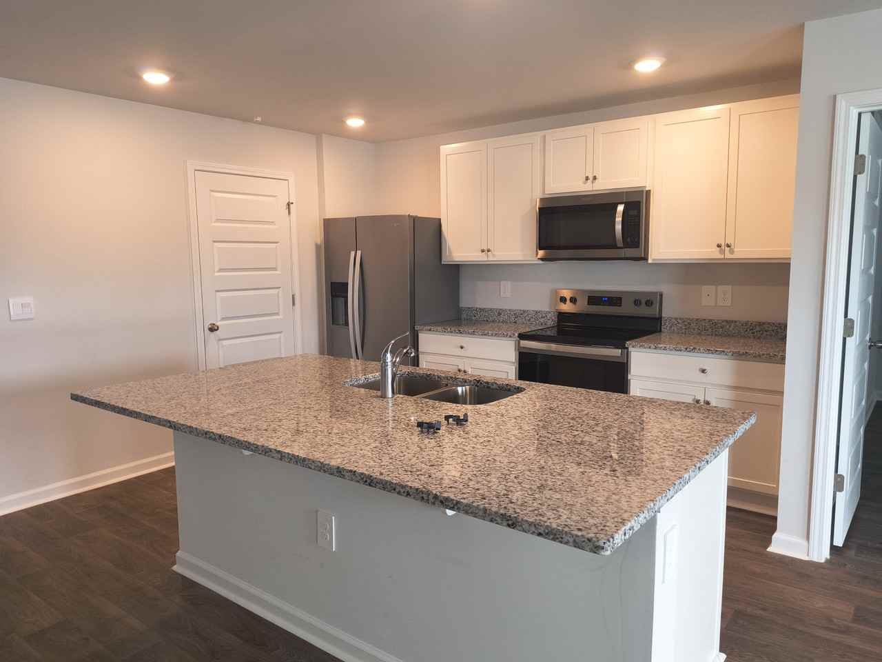 44 Autumns Wood Dr - Photo 5 of 15