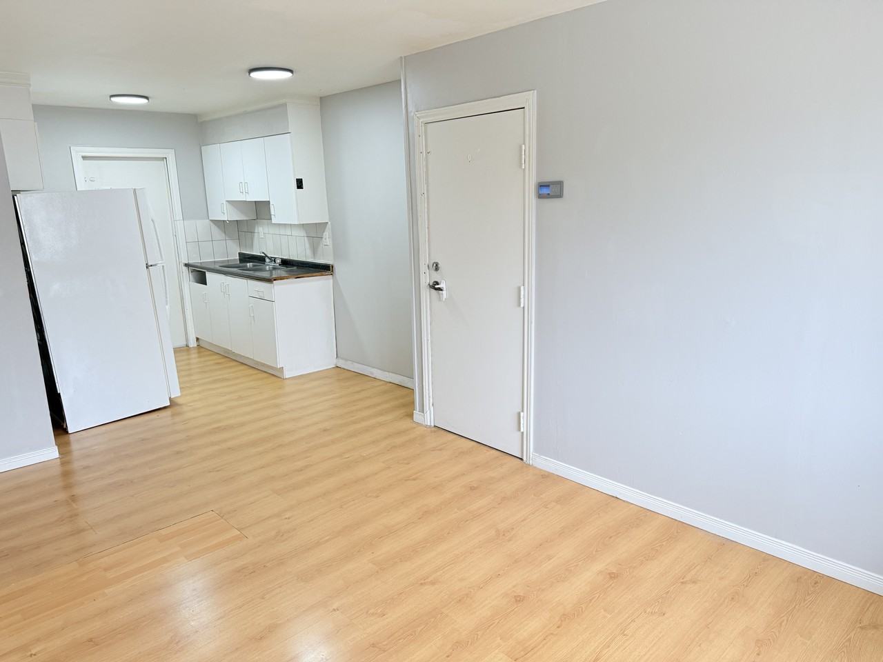 506 Aylmer Ave #4 - Photo 3 of 15