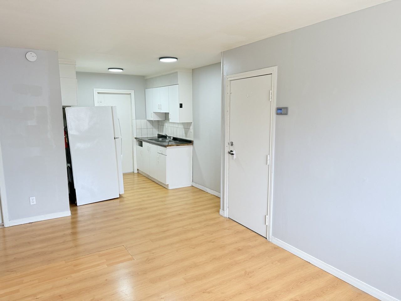 506 Aylmer Ave #4 - Photo 5 of 15