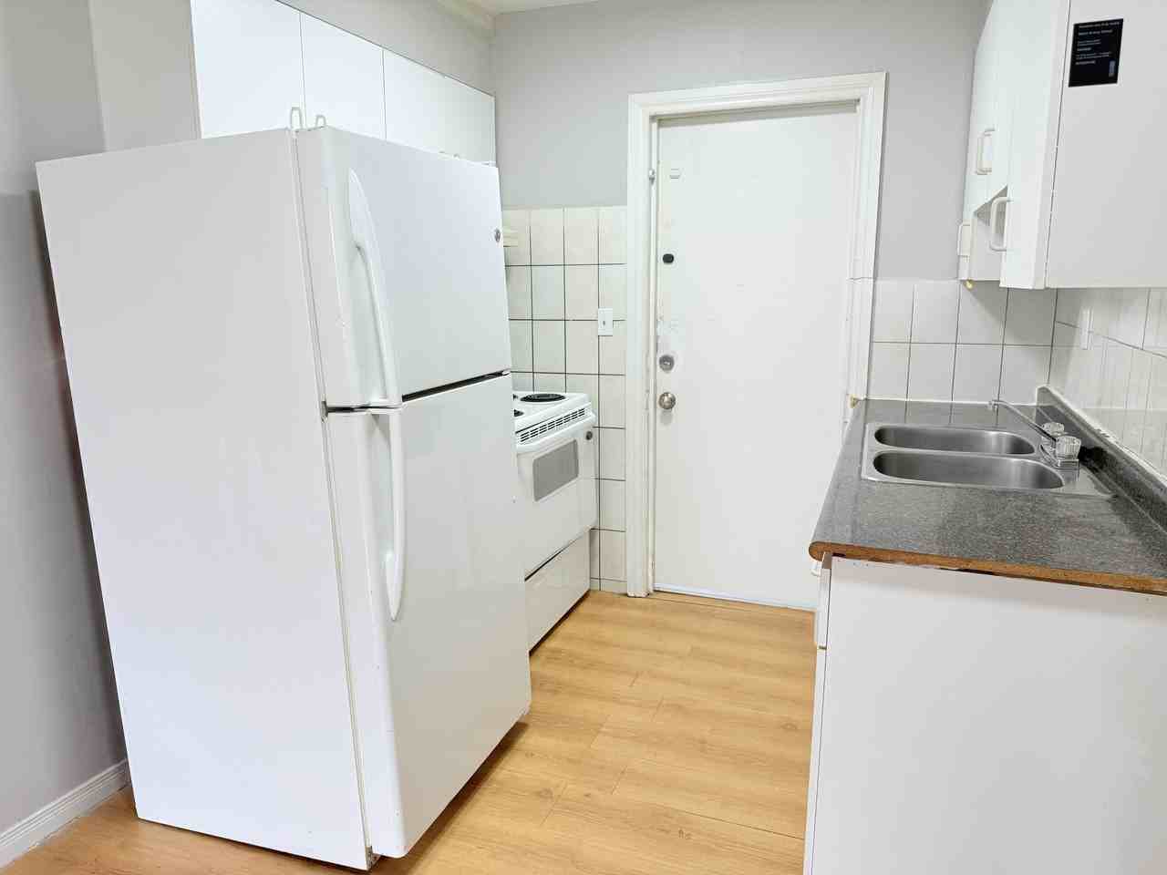 506 Aylmer Ave #4 - Photo 6 of 15