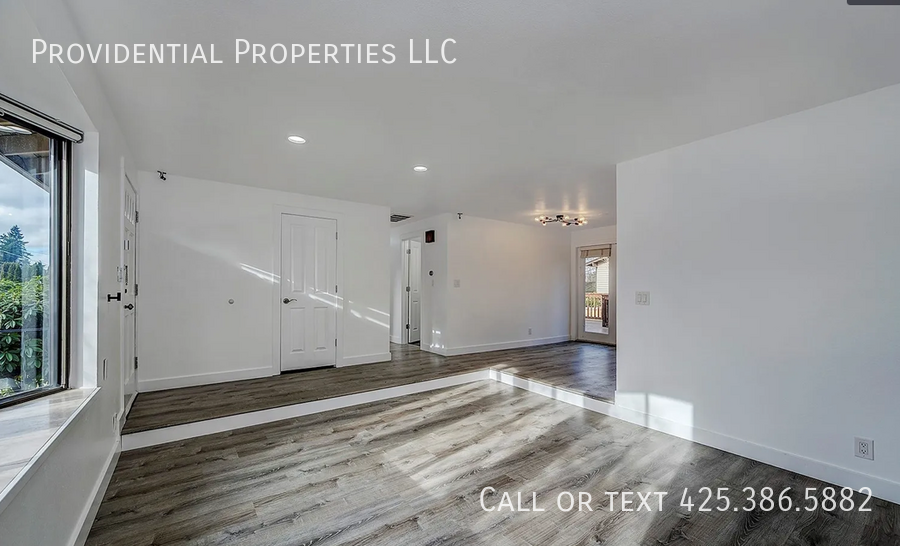 10932 Ne 60th St - Photo 4 of 17