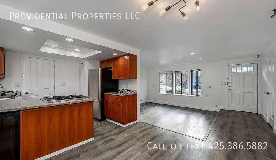 10932 Ne 60th St - Photo 5 of 17