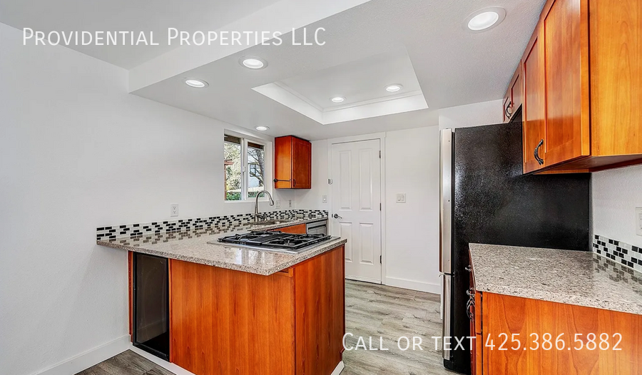 10932 Ne 60th St - Photo 7 of 17