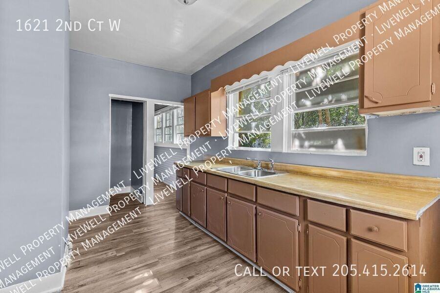 1621 2nd Ct W - Photo 4 of 8