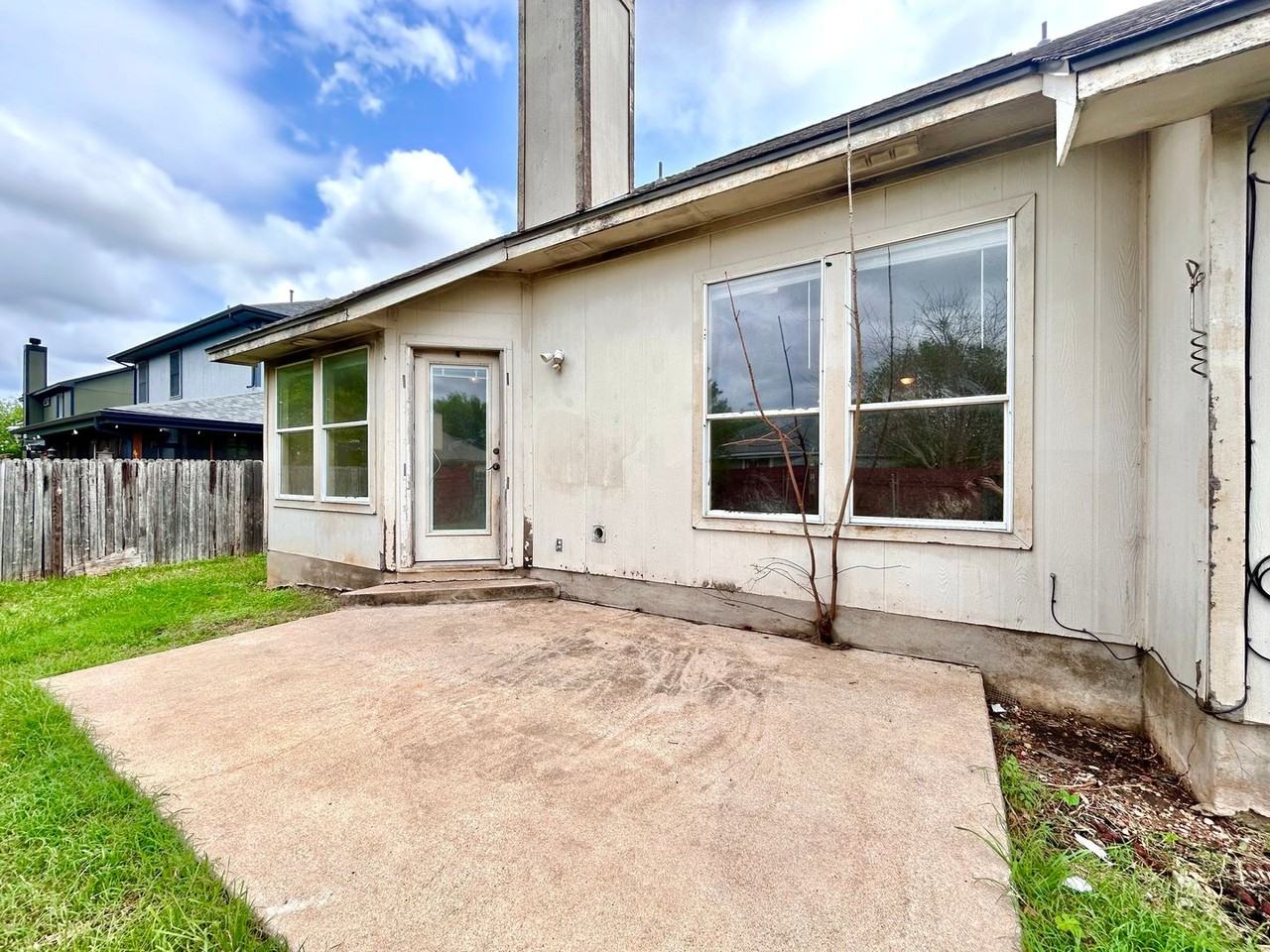 1601 Waterfall Ave - Photo 6 of 30