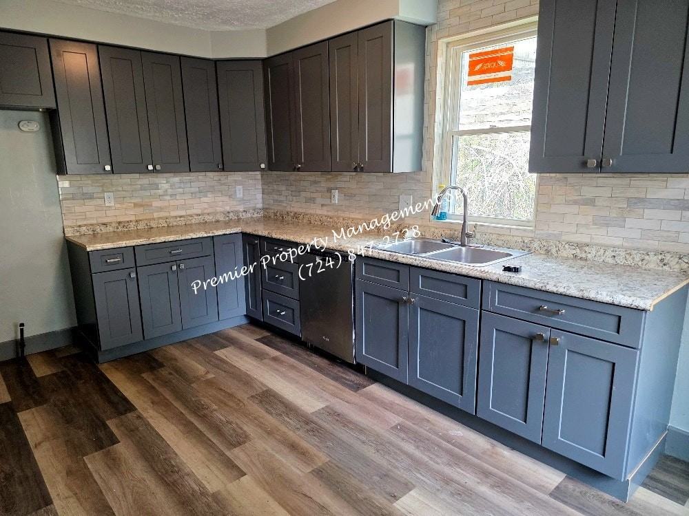 911 4th Avenue - Photo 6 of 15