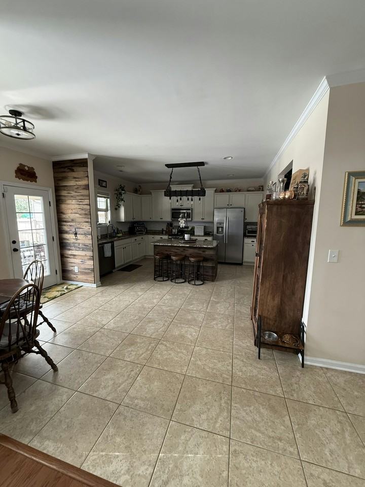 205 Holmes Point Court - Photo 3 of 21