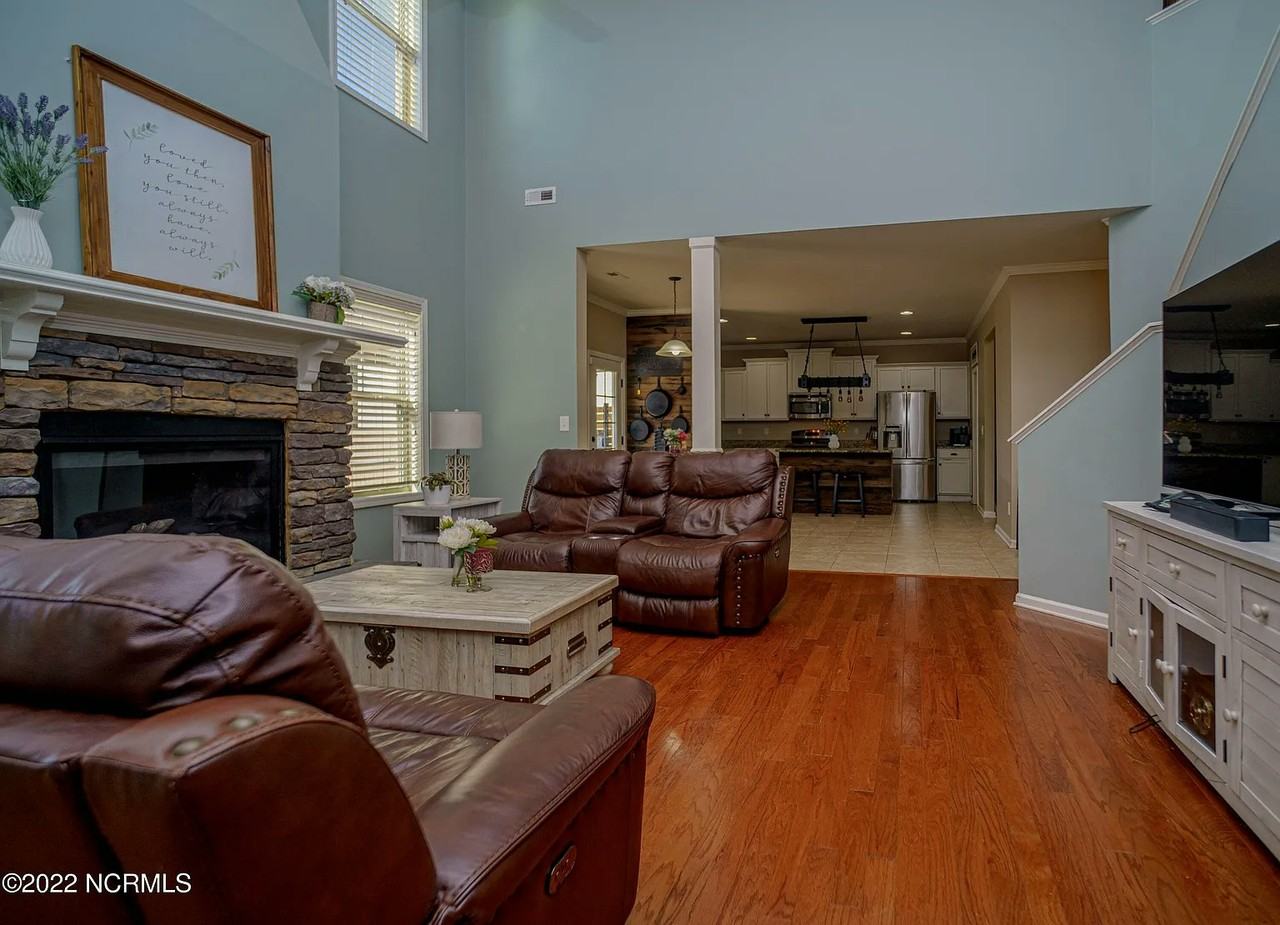 205 Holmes Point Court - Photo 4 of 21