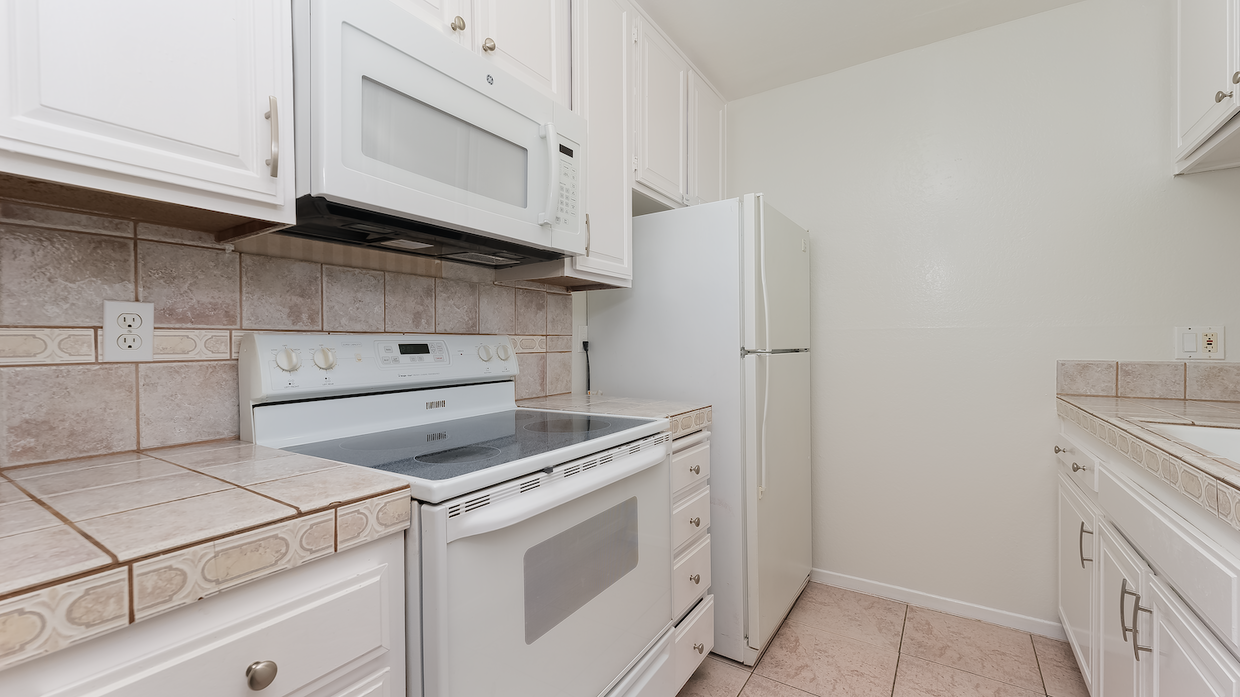 999 North Pacific Street, Unit 16B - Photo 6 of 14