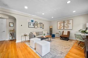 featured image of 27 Commonwealth Ave