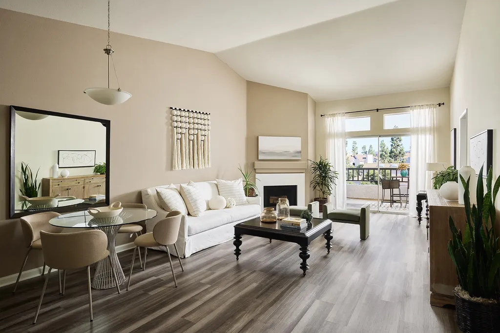 5305 Toscana Way, Unit 261 - Photo 4 of 11