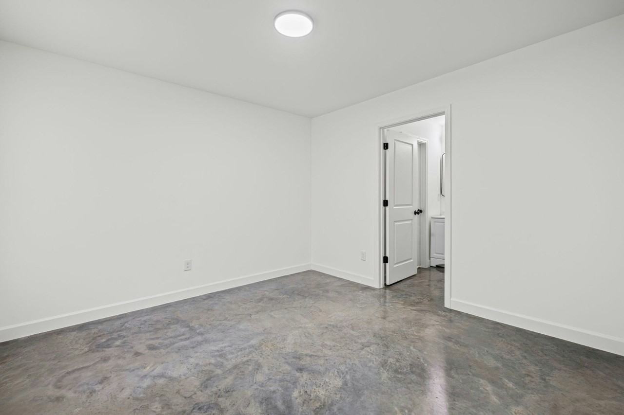 803 Goodwyn Street, Unit 803 (Back) - Photo 4 of 7