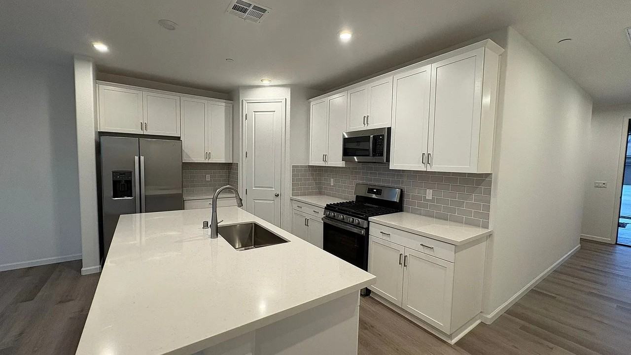 682 Estancia Street - Photo 2 of 10