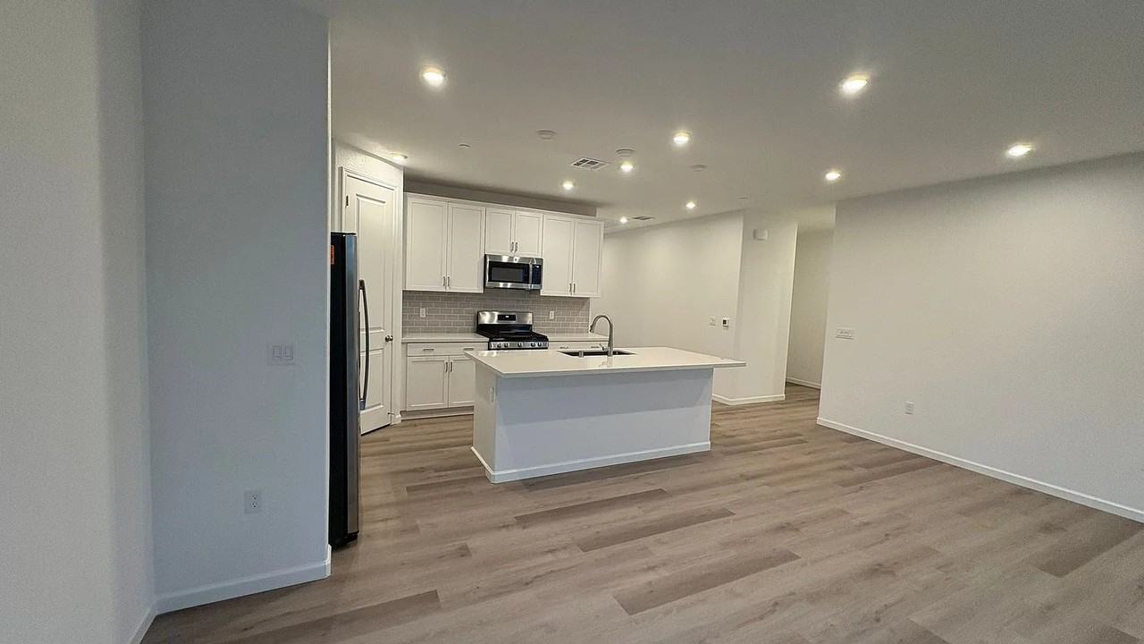 682 Estancia Street - Photo 4 of 10