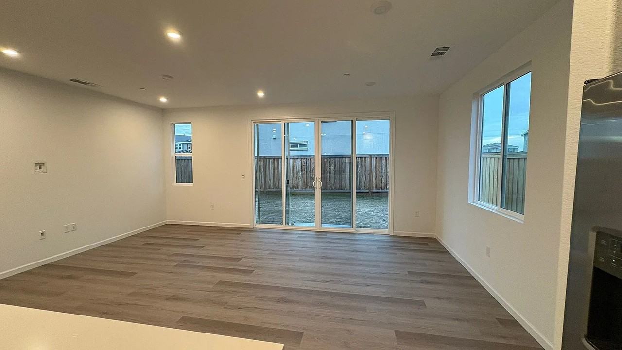 682 Estancia Street - Photo 5 of 10