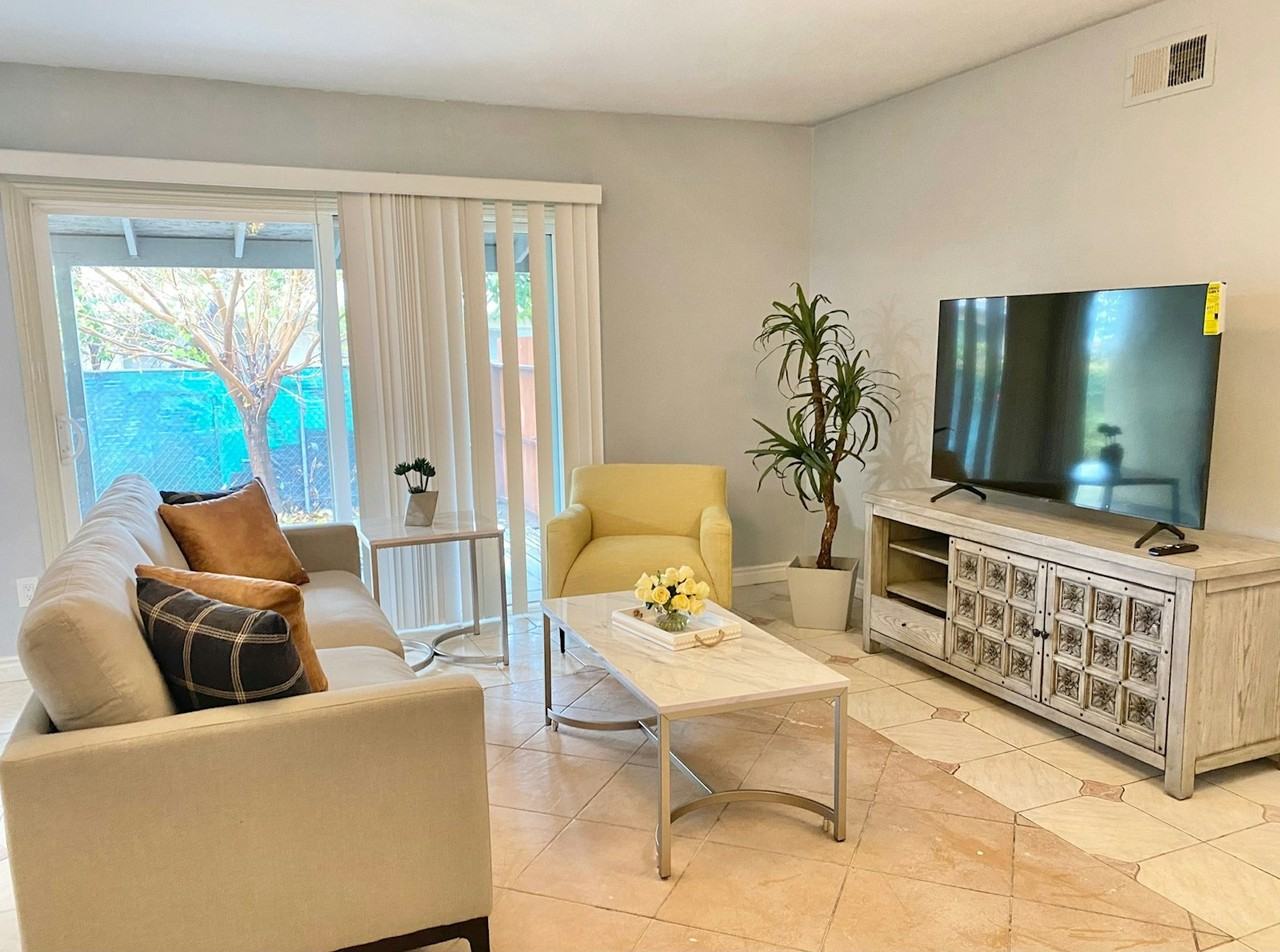 4931 Benito St - Photo 3 of 23