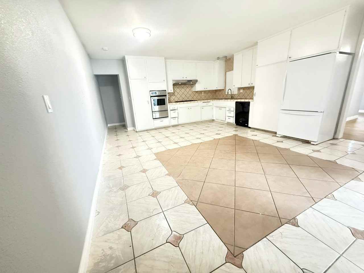 4931 Benito St - Photo 5 of 23