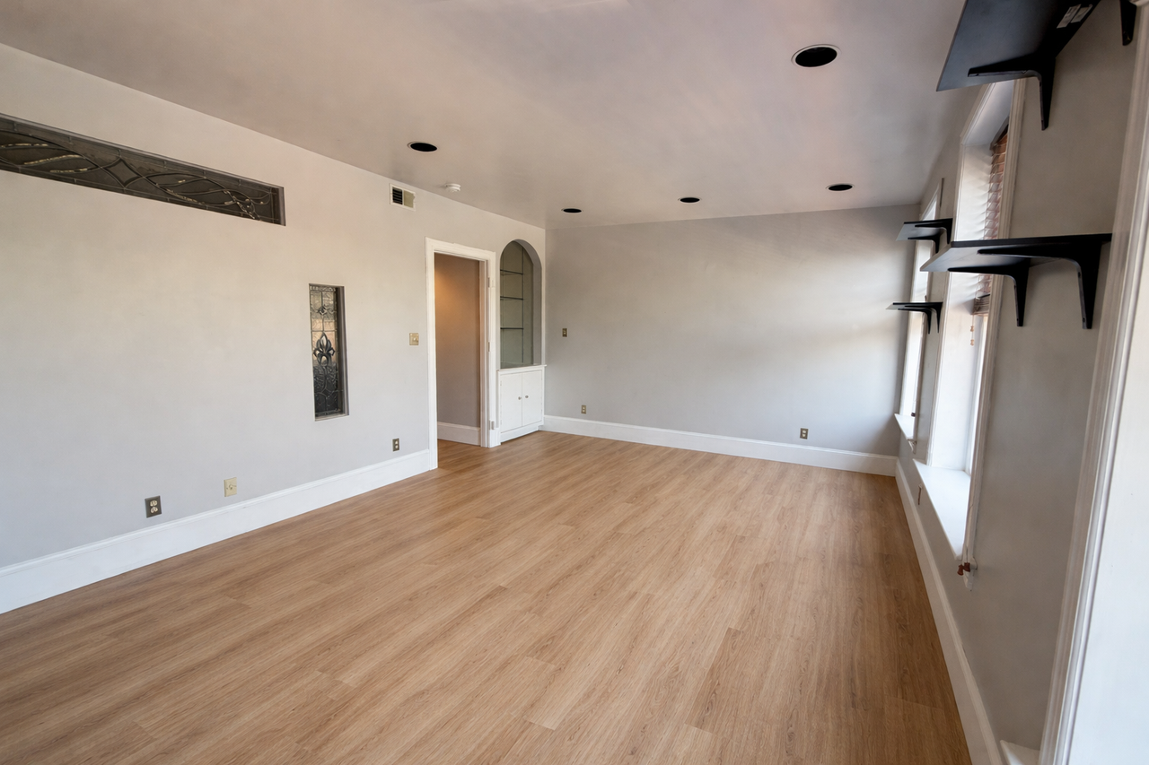 705 8th Street Southeast, Unit 4 - Photo 2 of 5