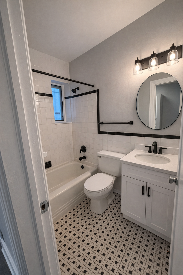 705 8th Street Southeast, Unit 4 - Photo 4 of 5
