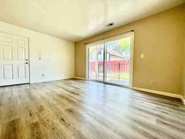 815 Hazel St #B - Photo 4 of 21